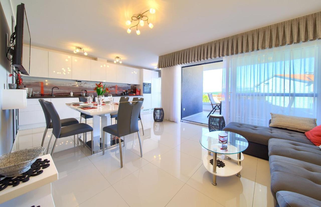 Apartment Crystal Aura Malinska Esterno foto